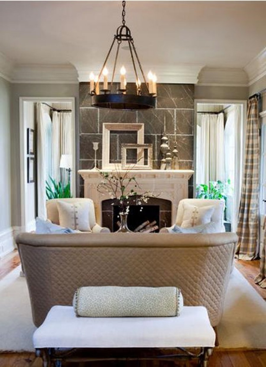 Диван посреди комнаты интерьер