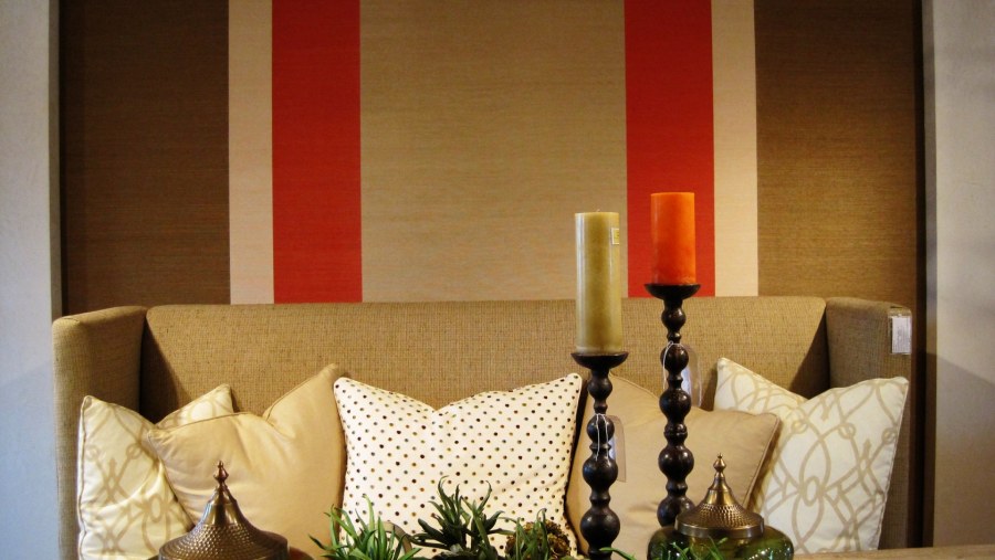 Обои горчичного цвета в интерьере
