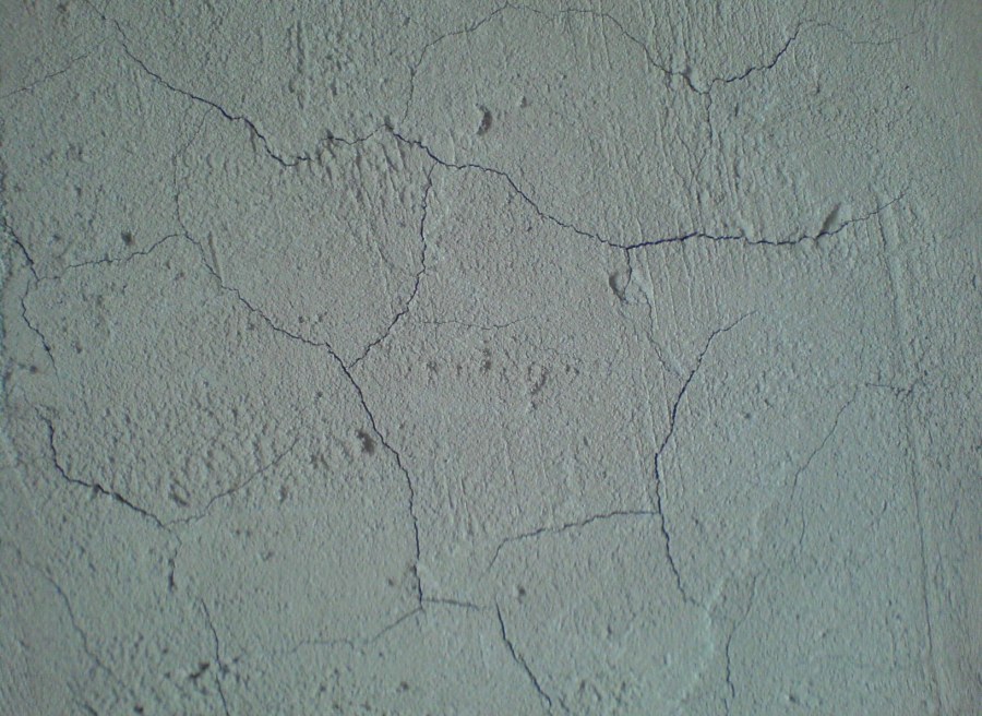 Усадочные трещины на гипсовой штукатурке