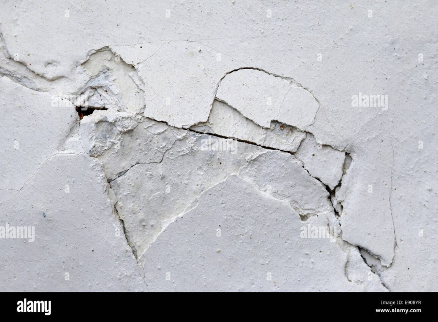 Отслаивание штукатурки