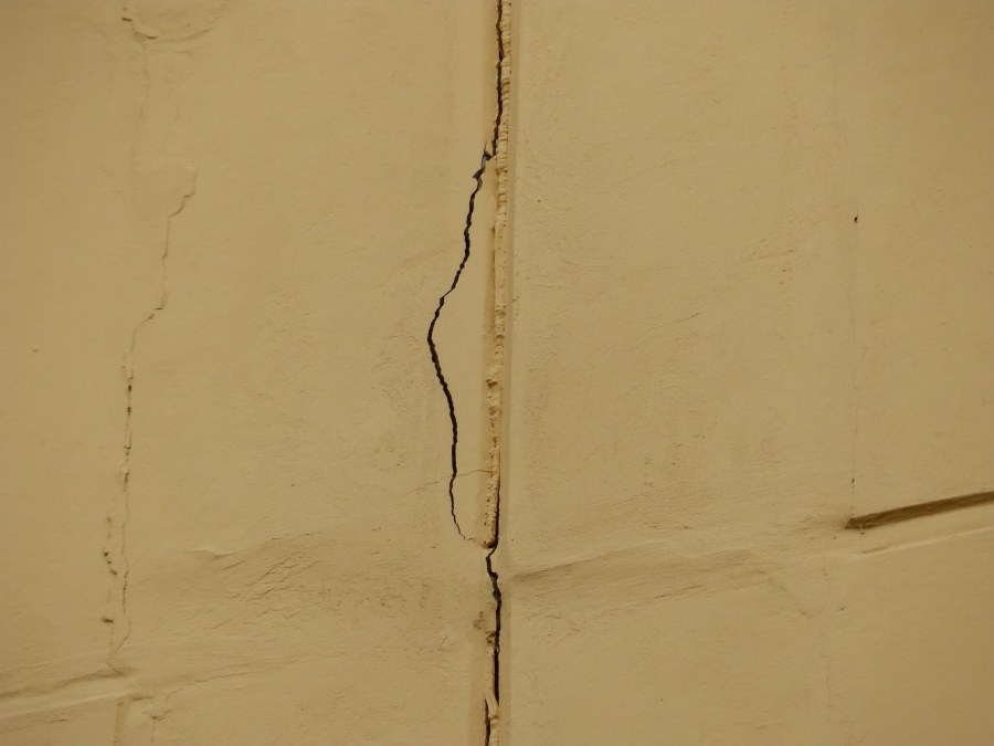 Усадочные трещины в стенах
