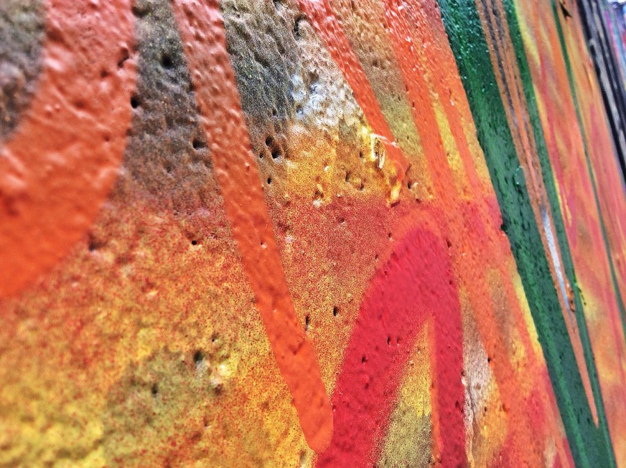 Краска на стене 2000 пикселей