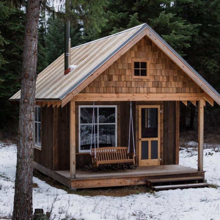 Небольшой деревянный домик