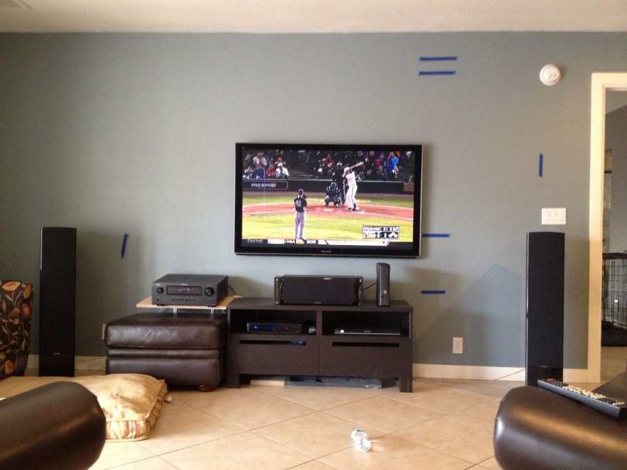 Телевизор на стене