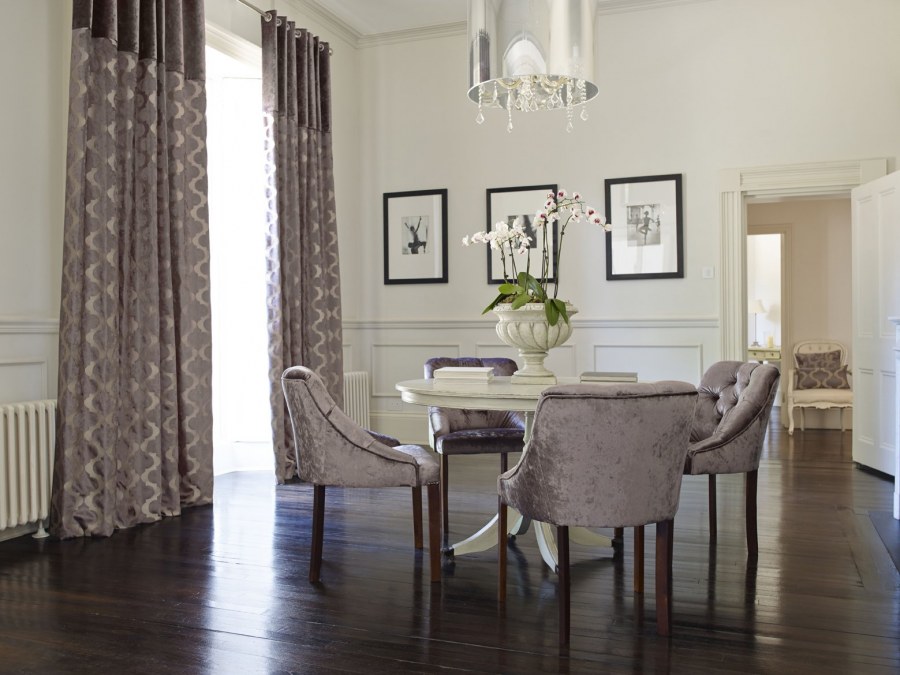 Шторы для зала неоклассической