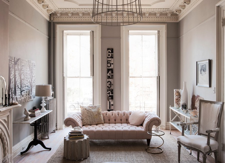 Диван во французском стиле