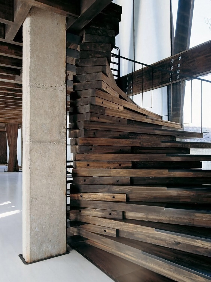 Деревянная лестница в стиле лофт