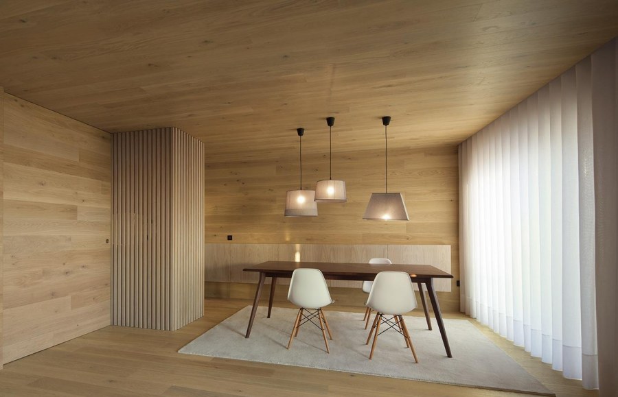 Отделка стен и потолка деревом