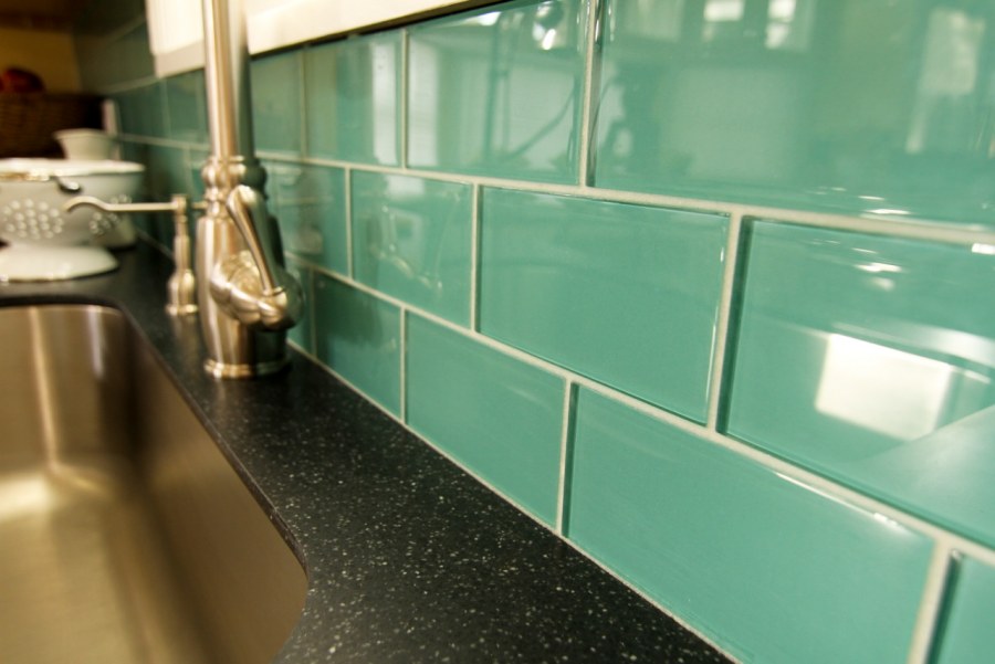 Стеклянная плитка для кухни