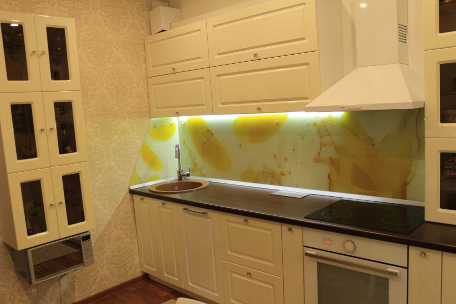 Фартук для кухни из стекла желтый