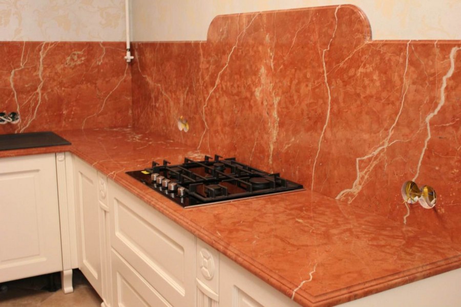 Стеновая панель из камня