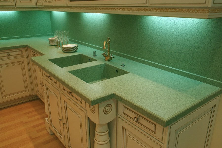 Кварцевый агломерат под малахит