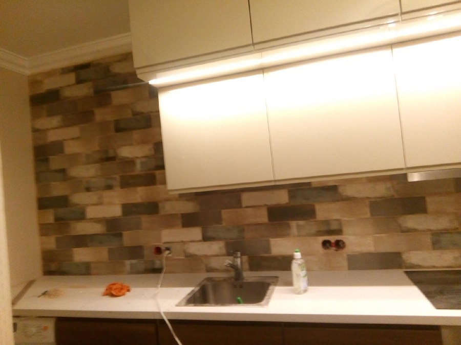 Светодиодная лента на фартук кухни