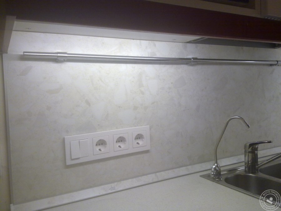 Плинтус для фартука на кухню