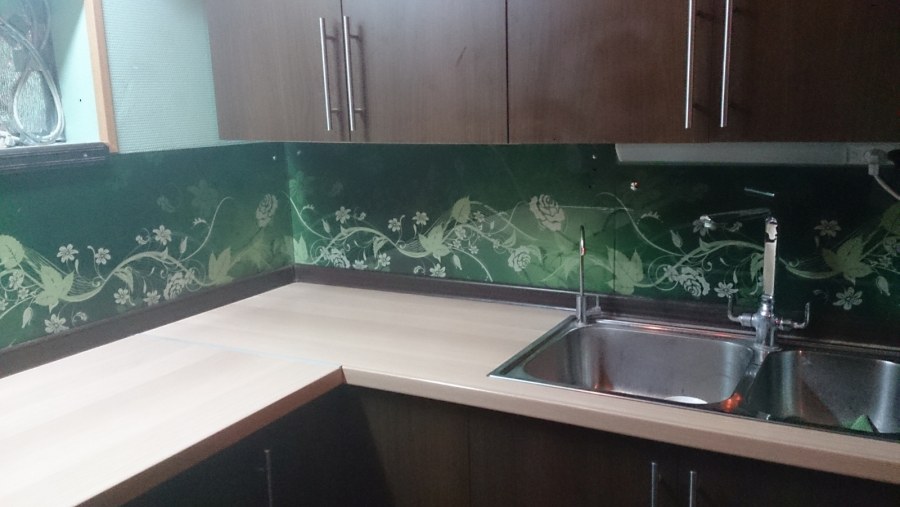 Зеленая столешница из искусственного камня