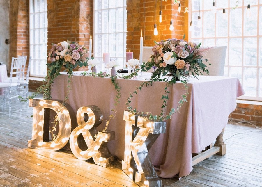 Украшение свадебного зала в стиле лофт