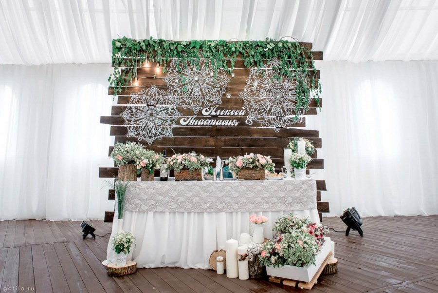 Деревянная ширма на свадьбу