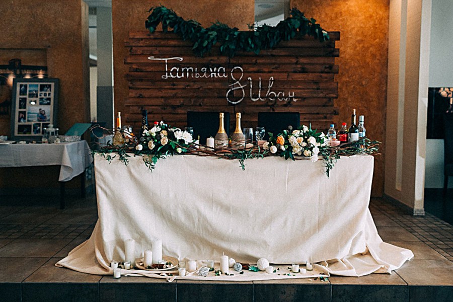 Украшение стола жениха и невесты в стиле лофт