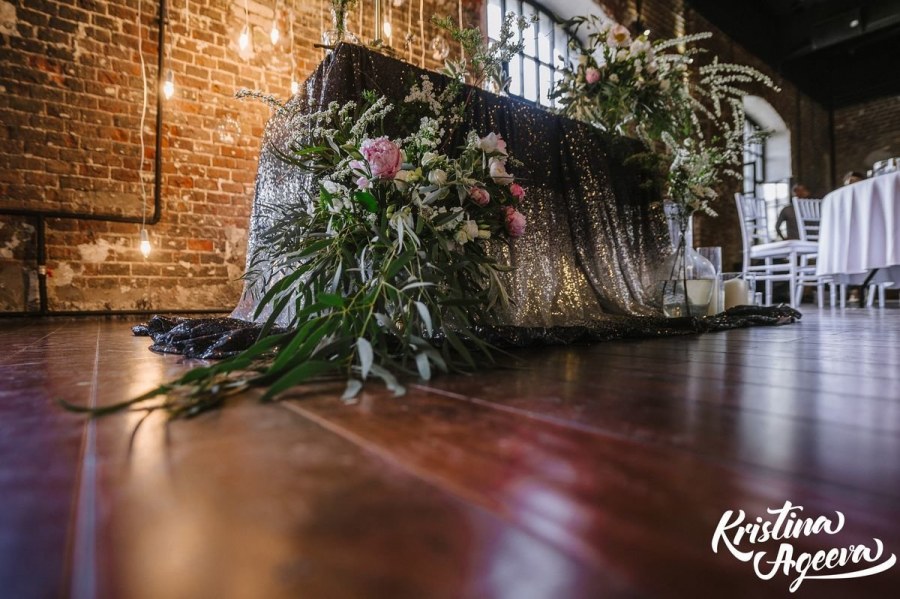 Украшение свадебного зала в стиле лофт