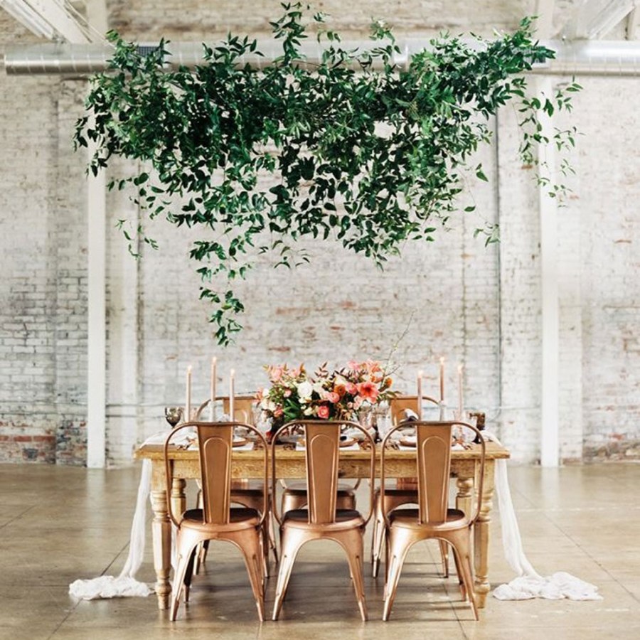 Оформление свадебного стола в стиле рустик в изумрудном цвете