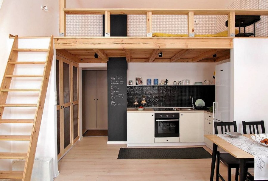 Антресольный этаж в студии 20 кв.м