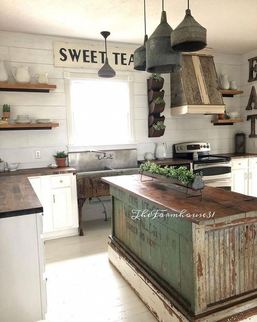 Маленькая кухня в стиле гранж