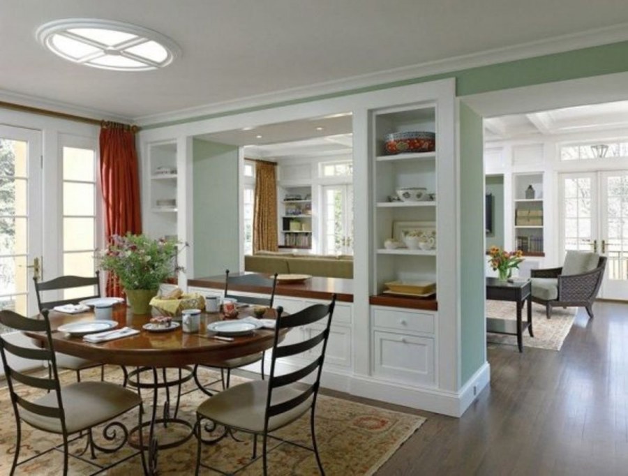 Перегородка между кухней игастиной