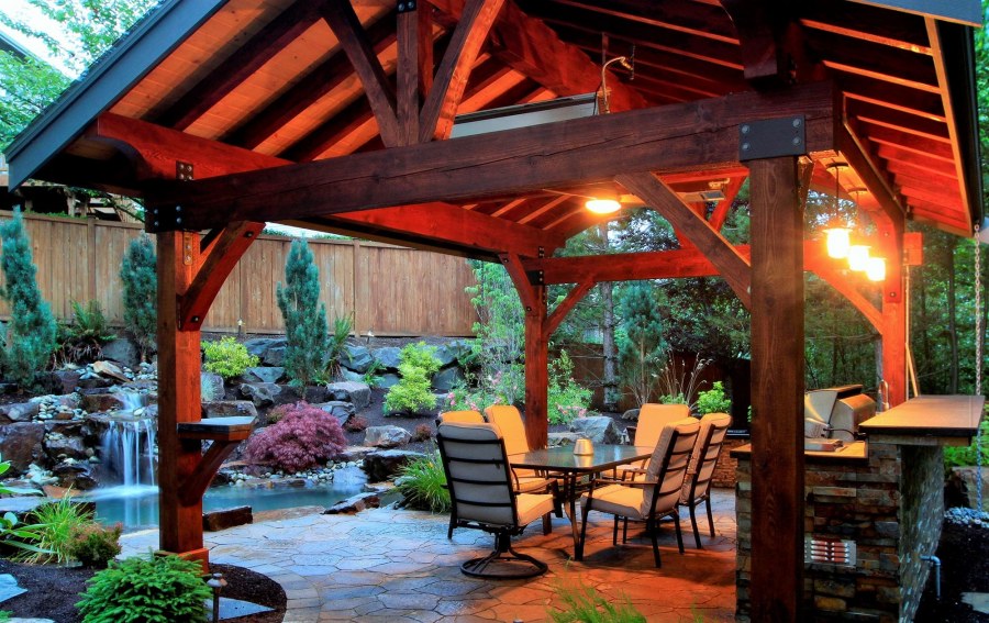 Беседка в альпийском стиле