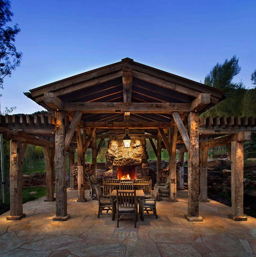 Беседка в стиле альпийского Шале