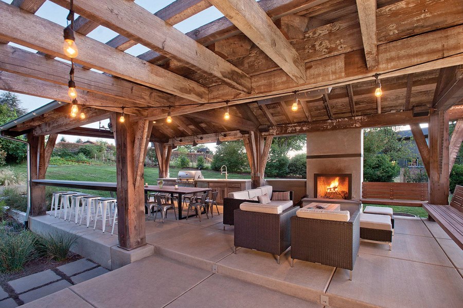 Беседка с барбекю в стиле Шале