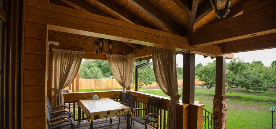 Навес в стиле Шале