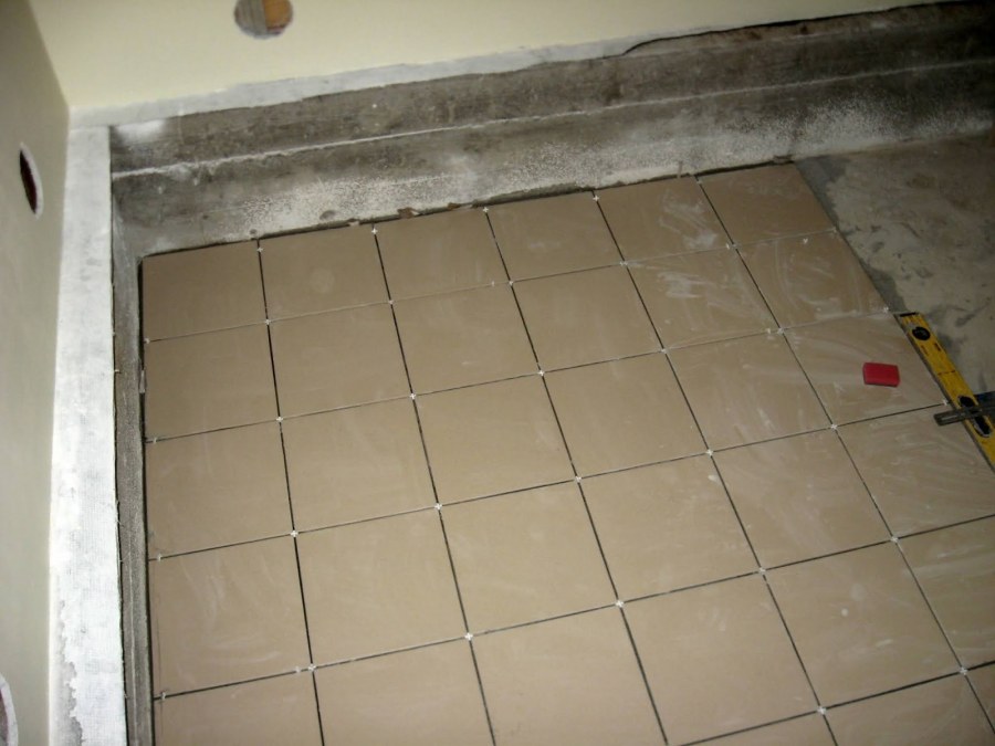 Кладка плитки вокруг ванной