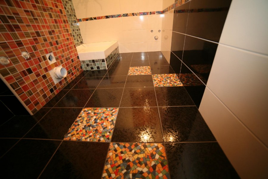 Укладка кафельной плитки в ванной