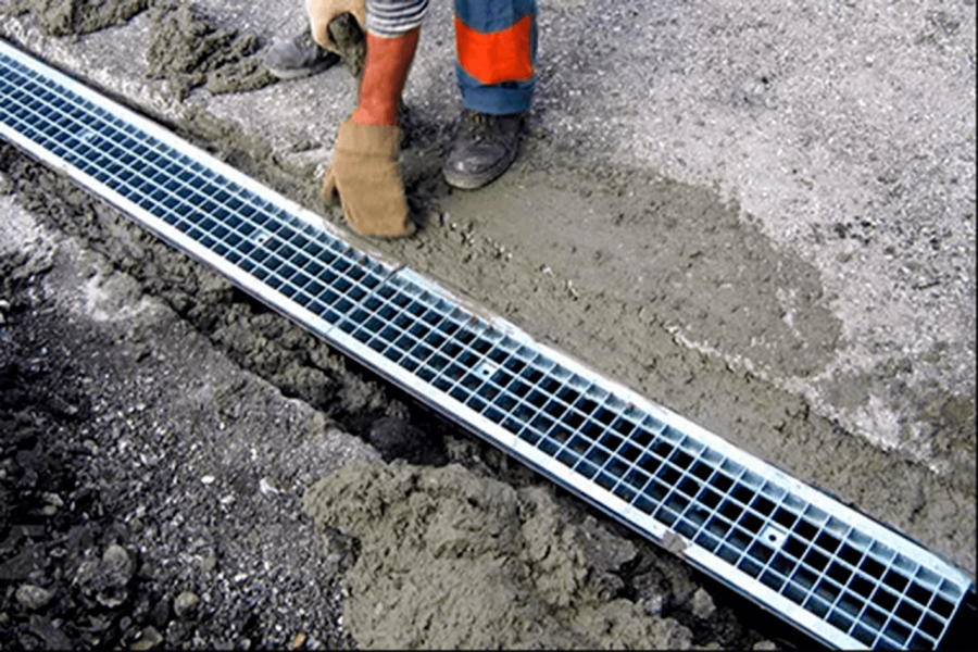 Бетонный водоприемник ливневой канализации