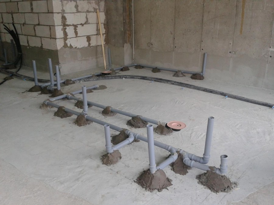 Прокладка труб в стяжке