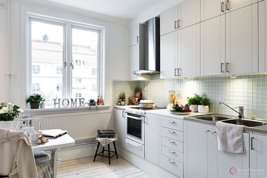 Маленькая кухня в скандинавском стиле светлая
