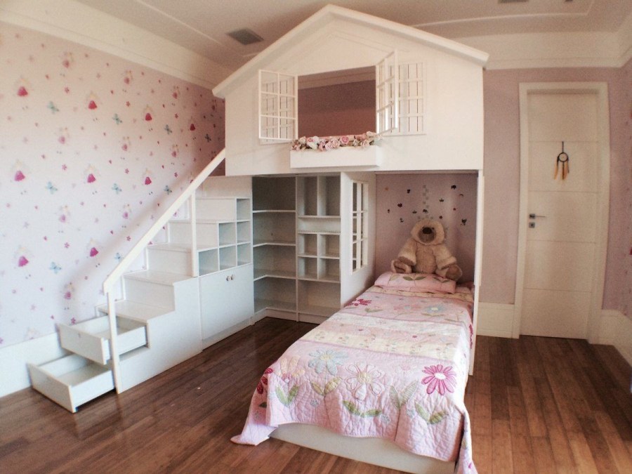 Спальня для девочки на втором этаже