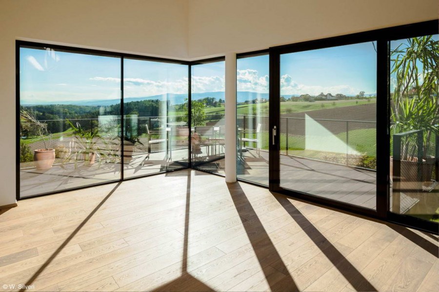 Угловое панорамное остекление