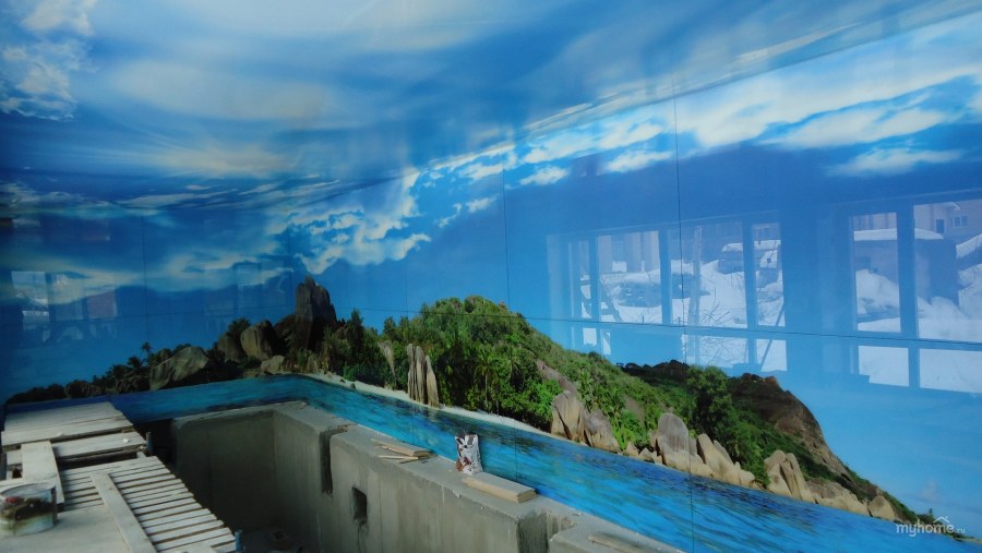 Натяжная стена в бассейне