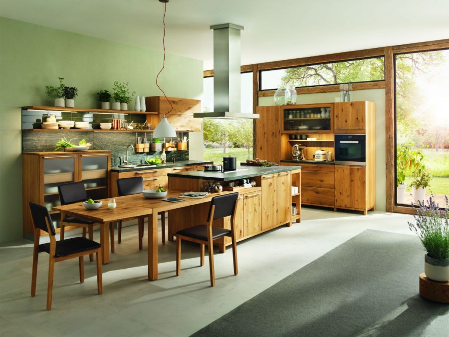 Кухни деревянные современные