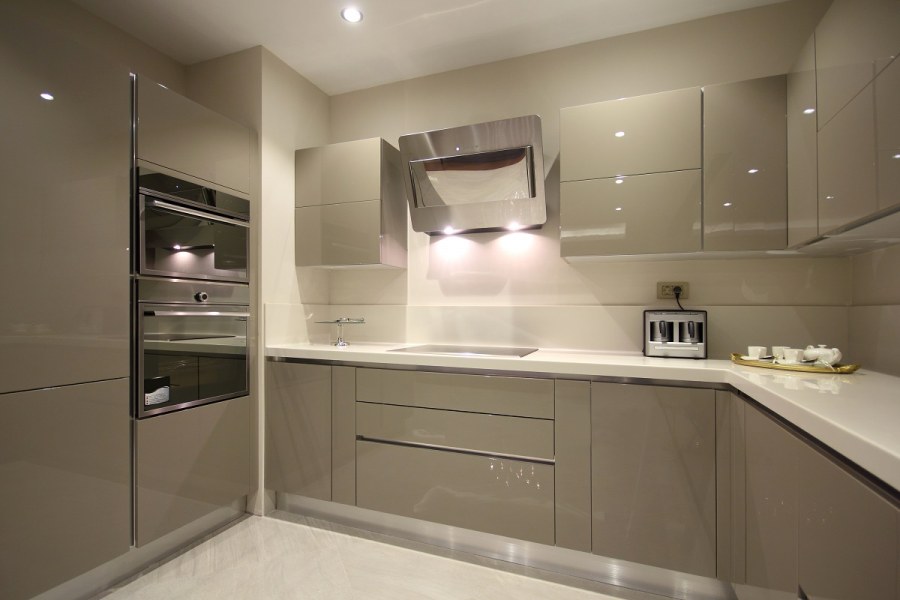 Угловая кухня без ручек