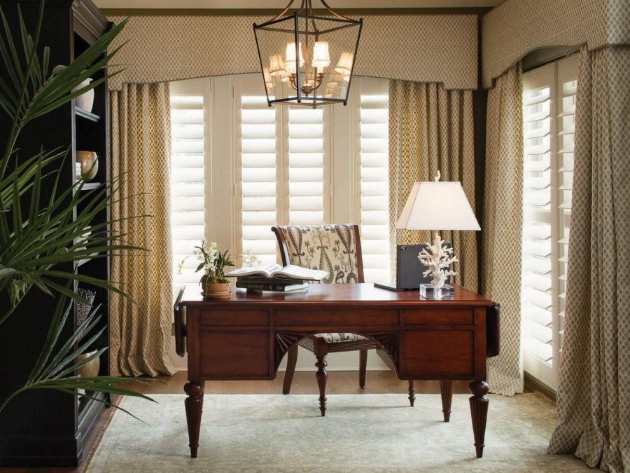 Римская штора в кабинет