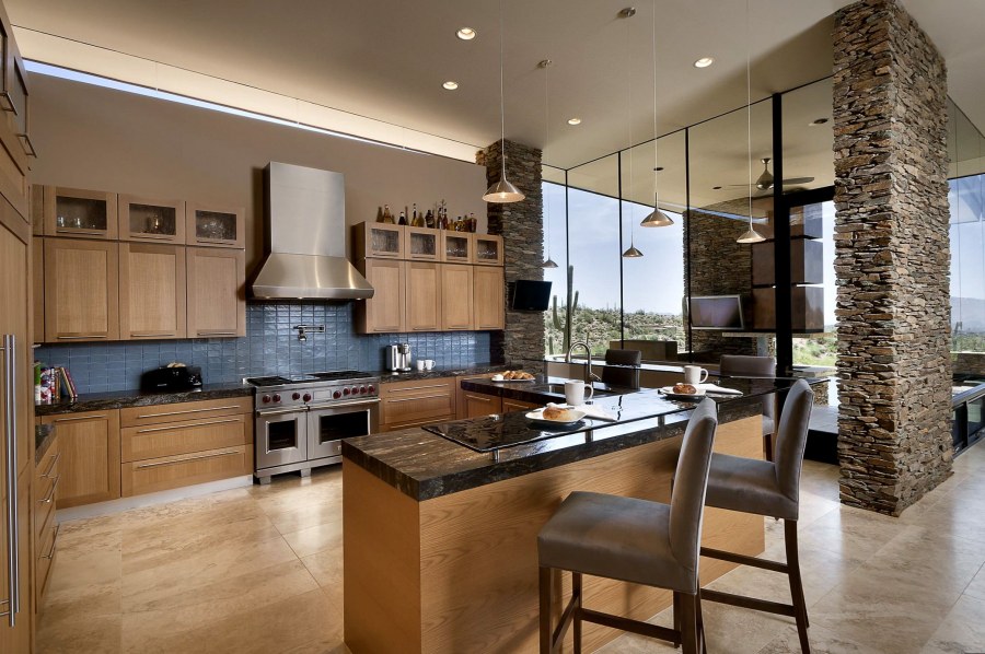 Стильные кухни в частном доме