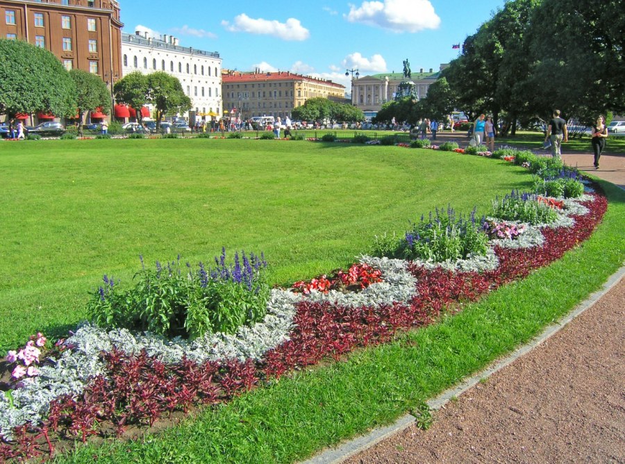 Клумба рабатка бордюр