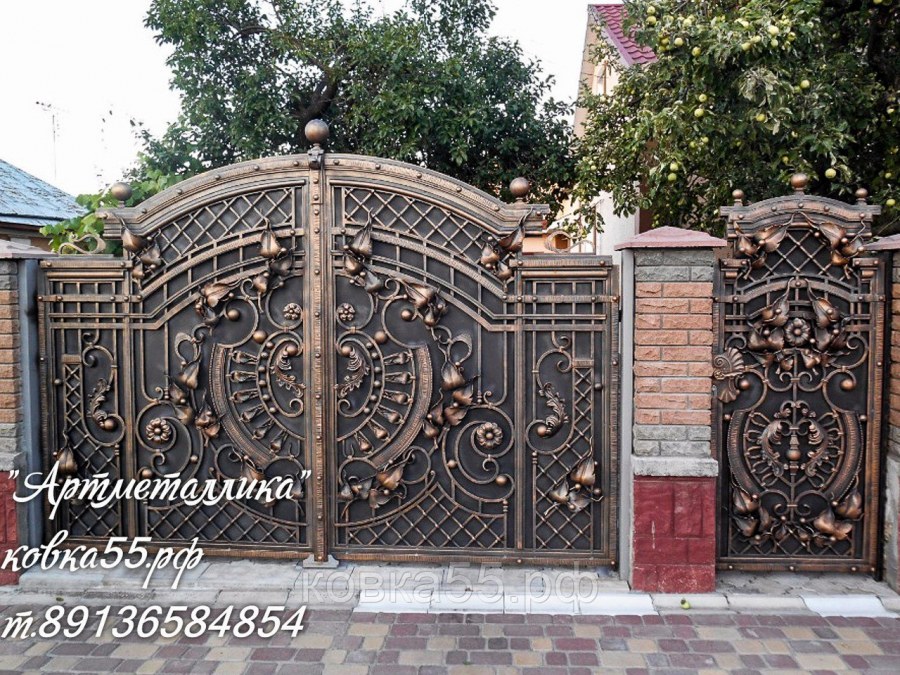 Старинные кованые ворота