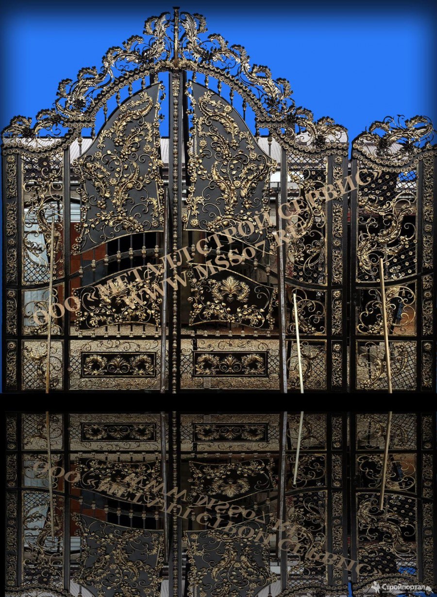 Фонтан и решетки на королевской площади в Нанси