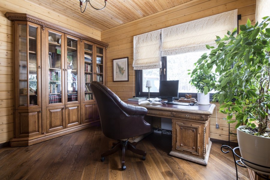 Кабинет в загородном доме