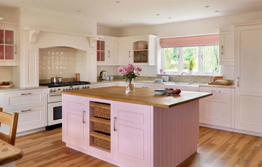 Розовая кухня в интерьере