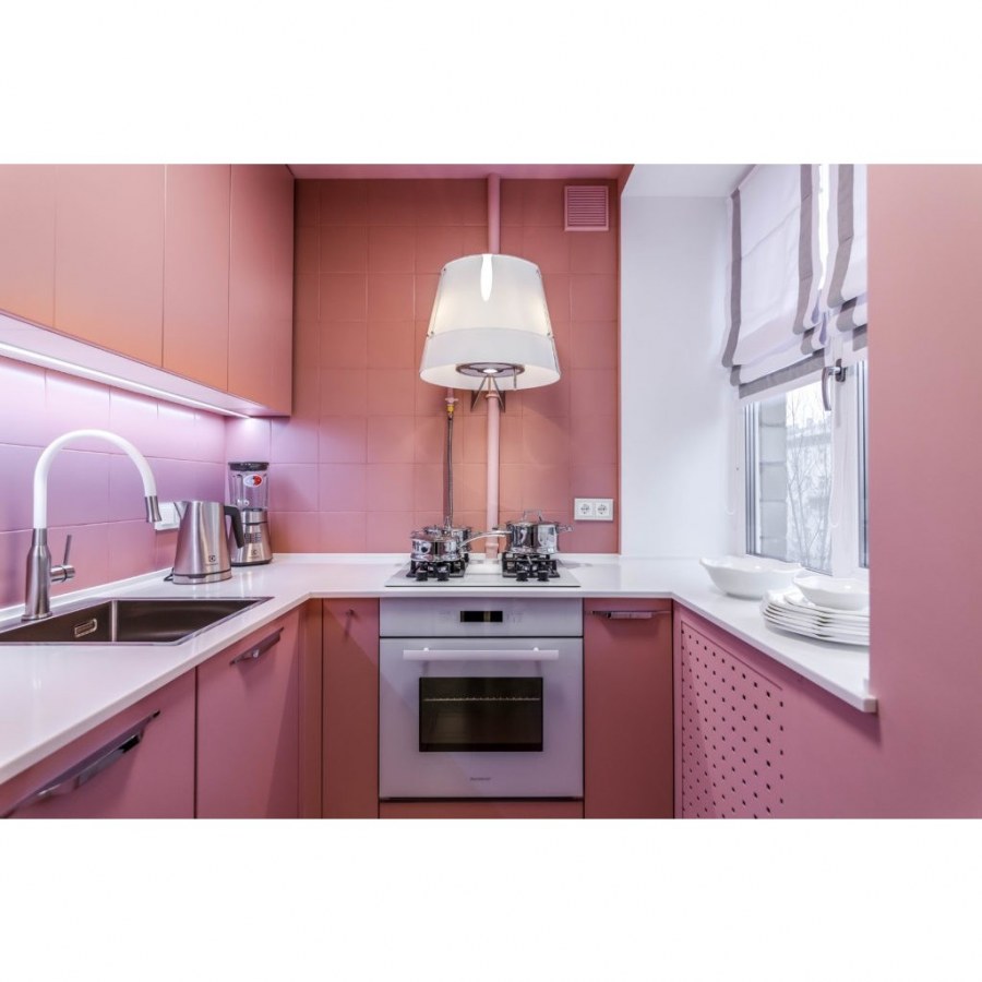 Светло розовая кухня