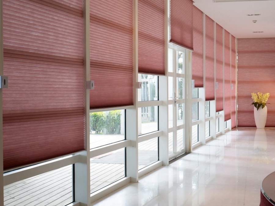 Жалюзи на панорамные окна на лоджии